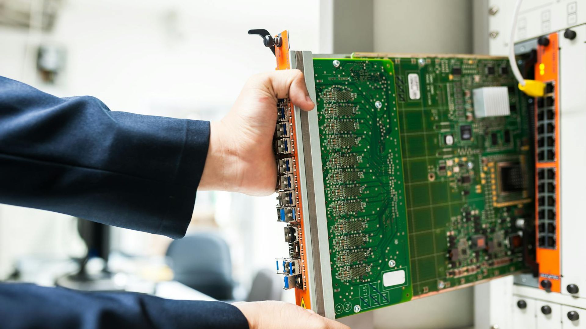 Automotive service center contact and location information